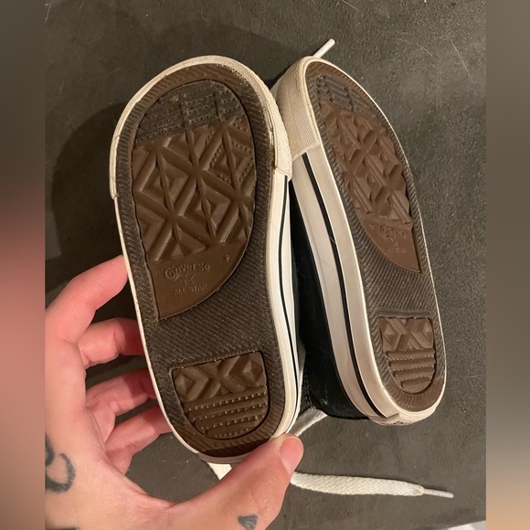 Converse toddler size 6 - Picture 2 of 2